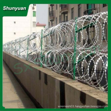 low carbon or stainless steel razor barbed wire fence/razor wire mesh